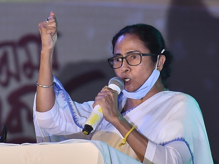 Mamta Banerjee's big announcement in Jhargram rally - Corona vaccine will be free in Bengal Bengal Election 2021: ममता बनर्जी का झारग्राम रैली में बड़ा ऐलान, कहा- राज्य में कोरोना वैक्सीन लगाई जाएगी मुफ्त
