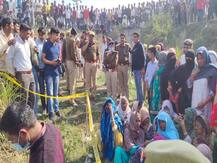 डबल मर्डर से अमरोहा में सनसनी, परिजनों ने शराब ठेका मालिक पर लगाया हत्या का आरोप