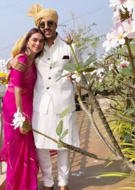 शादी में दिया की बेस्टी एक्ट्रेस अदिती राव हैदरी ने भी शिरकत की थी. अदिती और वैभव की ये तस्वीर बयां करती है कि अदिती दिया और वैभव के कितने करीब हैं.