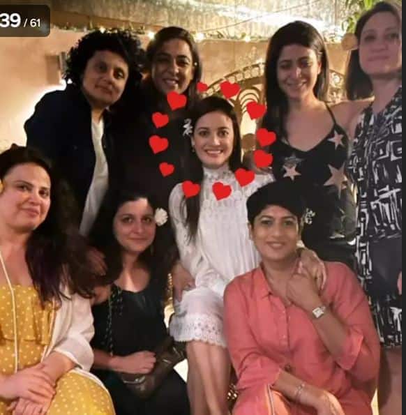 ब्राइडल शावर में दोस्तों संग दिया ने जमकर मस्ती की. इस पार्टी में दिया के खास दोस्त ही शामिल हुए थे.
