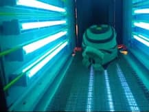 गोरखपुर रेलवे स्टेशन पर लगी लगेज सैनेटाइजेशन टनल, 10 रुपये के शुल्क पर यात्रियों के मिलेगी सुविधा