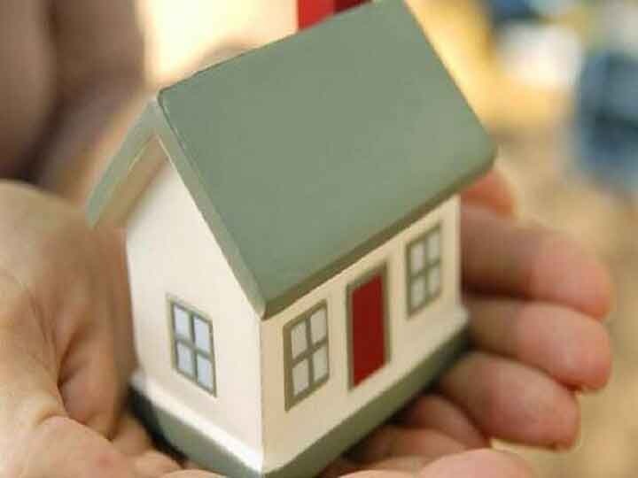 Real Estate Before buying a house, consider these 8 things, only then take a decision Real Estate: घर खरीदने से पहले इन 8 बातों पर कर लें विचार,  उसके बाद ही ले कोई फैसला