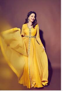 Madhuri Dixit ने कराया है ग्लैमरस फोटोशूट, अदाएं देखकर फैंस का दिल करेगा ‘धक-धक’
