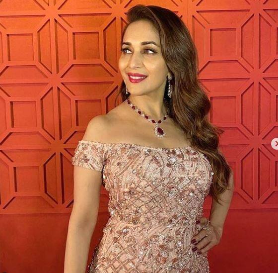 बीते साल माधुरी कॉमेडी फिल्म ‘टोटल धमाल’ में नजर आईं थीं, इस फिल्म में एक बार फिर से अनिल कपूर के साथ माधुरी ने काम किया. बॉक्स ऑफिस पर ये फिल्म सुपरहिट रही.
