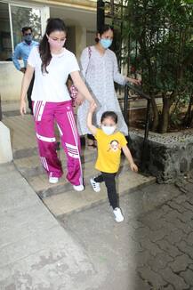 मम्मी Soha Ali Khan के साथ घूमने निकलीं नन्ही Inaya Khemu,  क्यूटअदाएं हुई कैमरे में कैद(PG)