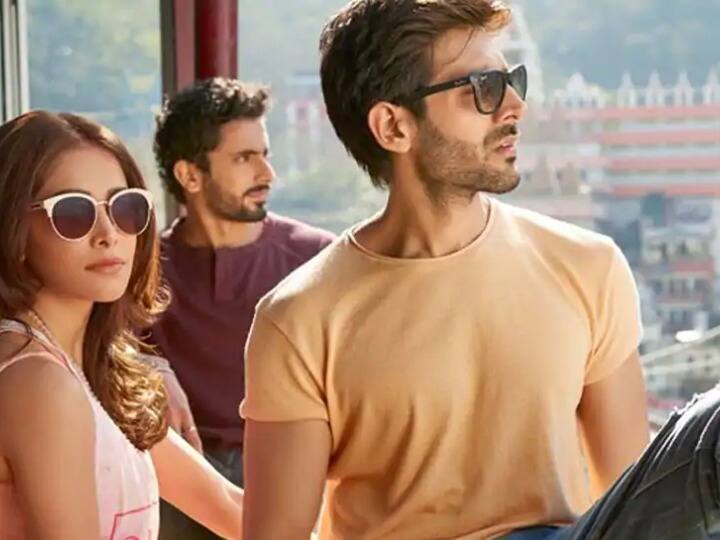 ब्रोमांस का यूनीक कांसेप्ट : फिल्म में ‘ब्रोमांस’ के कांसेप्ट को दिखाया गया था जो एकदम रिफ्रेशिंग सब्जेक्ट था. फिल्म में दिखाया जाता है कि कार्तिक अपने दोस्त सनी की हर छोटी-बड़ी पसंद-नापसंद में उनके साथ कंधे से कंधा मिलकर खड़े रहते हैं फिर बात चाहे उनकी शादी की ही क्यों ना हो.  