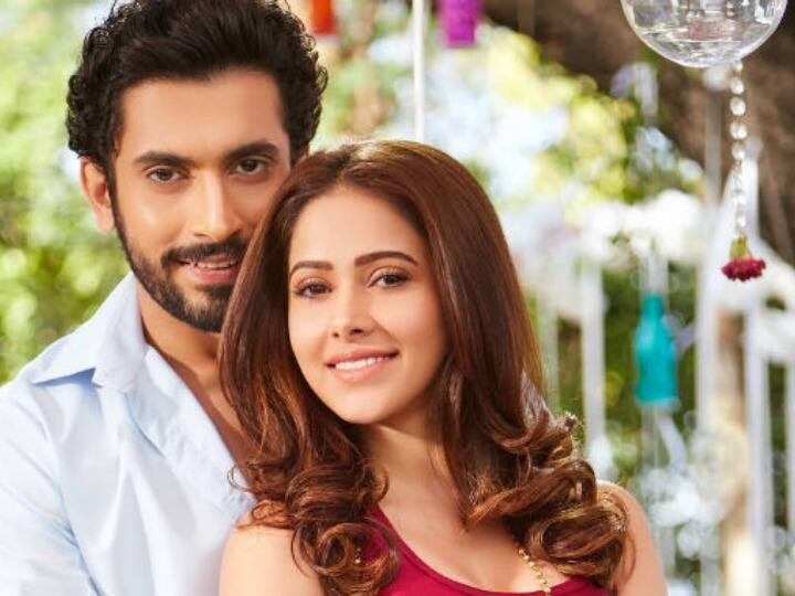 बेहतरीन डायलॉग : फिल्म में एक से बढ़कर एक बेहतरीन डायलॉग्स हैं जैसे, ‘या तो अब दोस्त जितायेगा ...या फिर ठीक है ...सोनू टीटू भी औरों की तरह 3 महीने में एक बार मिल लिया करेंगे ...बर्थडेज पर कॉल कर लिया करेंगे ...दारू पीके अपनी दोस्ती के किस्से सुना  लिया करेंगे’. 