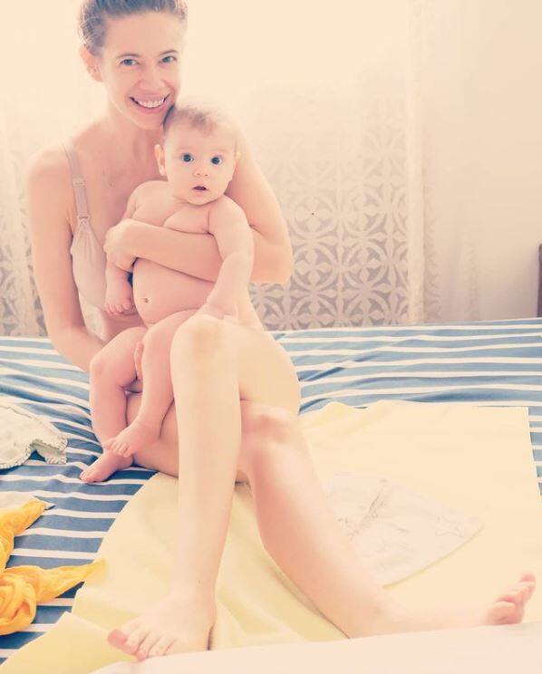 कल्कि कोचलिन: अभिनेत्री कल्कि कोचलिन ने भी अपनी बेटी को हॉट वाटर डिलिवरी के जरिए जन्म दिया है.