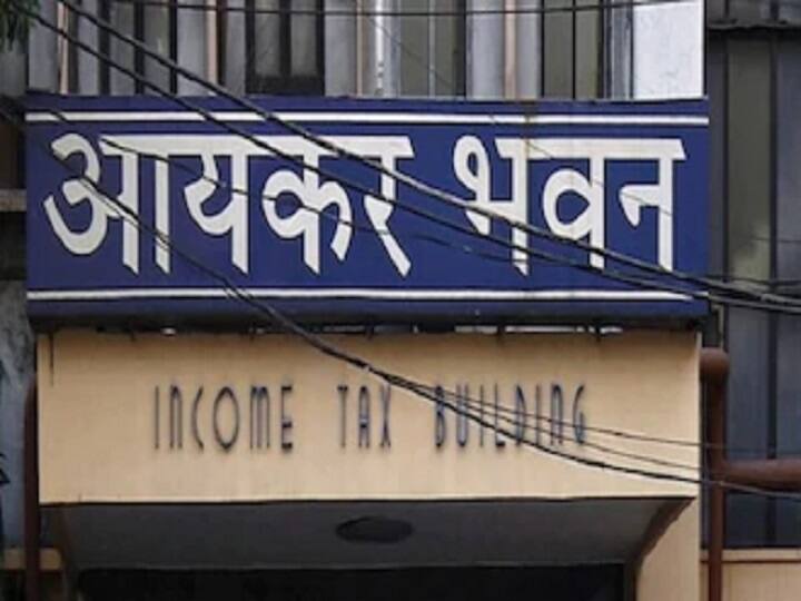 कमल हासन की पार्टी एमएनएम के कोषाध्यक्ष की संपत्तियों पर पड़े आयकर विभाग के छापे Income Tax raids at Kamal Hassan MNM party Treasurer Chandrashekharan properties ann कमल हासन की पार्टी एमएनएम के कोषाध्यक्ष की संपत्तियों पर पड़े आयकर विभाग के छापे