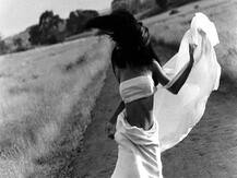 Malaika Arora खेतों में दौड़ती हुई आईं नज़र, थ्रोबैक फोटो ने कर दिखाया कमाल