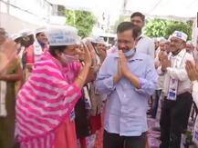 गुजरात में 'आप' की जीत पर रोड शो करने पहुंचे केजरीवाल, सूरत में पार्टी के नए पार्षदों से की मुलाकात