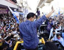 MCD चुनाव: दिल्ली में कोरोना के बीच सीएम केजरीवाल के रोड शो में उमड़ी भीड़