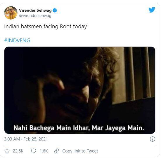 पूर्व क्रिकेटर वीरेंद्र सहवाग भी मीम्स फेस्ट में शामिल हुए, उन्होंने भी एक इमेज पोस्ट करते हुए लिखा, ‘इंडियन बैट्समैन Root का इस तरह कर रहे हैं सामना.’