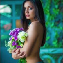 Splitsvilla की इस कंटेस्टेंट ने कराया अपना टॉपलेस फोटोशूट, दिखा ग्लैमरस अंदाज