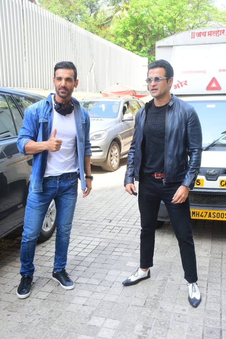 इस फिल्म में जॉन एक गैंगस्टर का किरदार निभा रहे हैं, जिसका नाम अमर्त्य राव है. अमर्त्य राव बॉम्बे की सड़कों पर पला बढ़ा है. टीजर में उनका लुक धांसू नजर आया. इस वजह से फैंस बेसब्री से इस फिल्म का इंतजार कर रहे हैं.