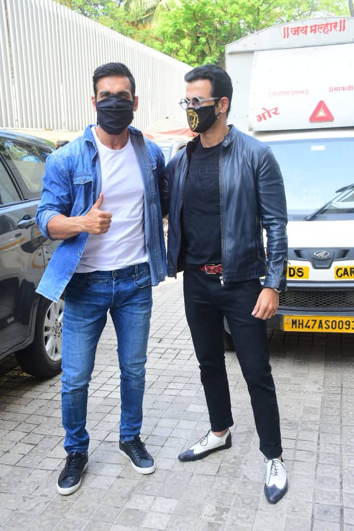 फिल्म को प्रोड्यूसर भूषण कुमार की टी-सीरीज, कृष्णा कुमार, अनुराधा गुप्ता और संगीता अहिर हैं. फिल्म अगले महीने यानी 19 मार्च 2021 को रिलीज होगी.