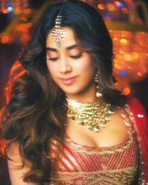 वेस्टर्न ड्रेस में ही नहीं बल्कि ट्रेडिशनल आउटफिट में भी क्या खूब लगती हैं Janhvi Kapoor, देखें उनके बेस्ट Ethnic Look