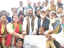 निषादों की मदद के लिए प्रियंका गांधी ने बढ़ाए हाथ, अजय लल्लू से भिजवाए 10 लाख रूपये