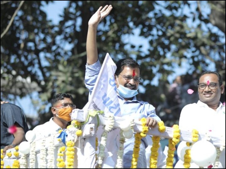 Gujarat Road Show: DelhiCM Arvind kejriwal invites BJP and Congress leaders to join AAP सूरत में CM अरविंद केजरीवाल बोले- हमें पांच साल दे दो, BJP के 25 साल भूल जाओगे