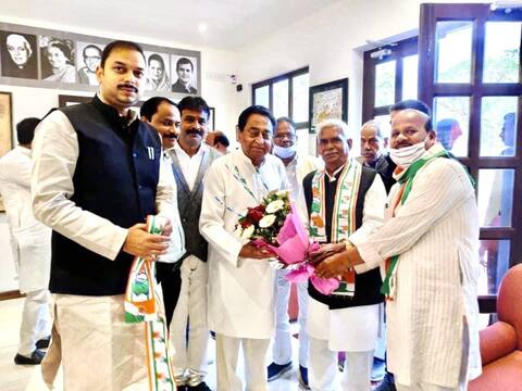कांग्रेस में हिन्दू महासभा के नेता के शामिल होने पर पार्टी में बवाल, लक्ष्मण सिंह बोले- गोडसे समर्थकों की जेल में है जगह कांग्रेस में हिन्दू महासभा के नेता के शामिल होने पर पार्टी में बवाल, लक्ष्मण सिंह बोले- गोडसे समर्थकों की जेल में है जगह