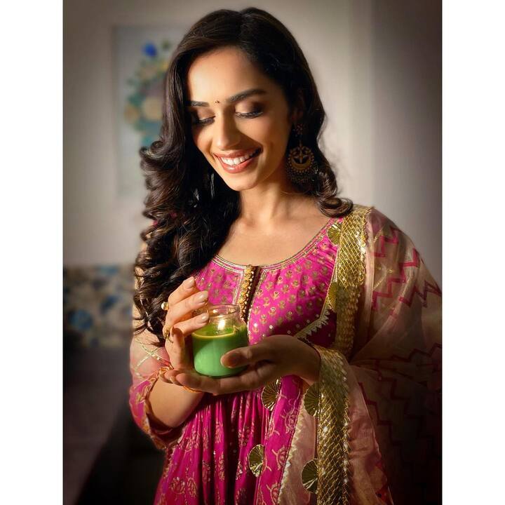 मानुषी छिल्लर - पूर्व मिस वर्ल्ड बनकर दुनिया में छा चुकी मानुषी इस साल बॉलीवुड डेब्यू करने जा रही हैं वो भी बॉलीवुड के खिलाड़ी अक्षय कुमार के साथ. वो पृथ्वीराज नाम की फिल्म में नज़र आने वाली हैं. (Source - Instagram)