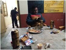 विद्युत विभाग के कार्यालय में अधिकारी के शराब पीने का फोटो वायरल, दोषी पर होगी कार्रवाई