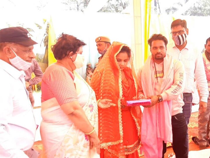 118 couples get married under Chief Minister mass Marriage Scheme grant of 51000 rupees uttar pradesh ANN मुख्यमंत्री सामूहिक विवाह योजना के तहत 118 जोड़ों की हुई शादी, मिला 51000 रुपये का अनुदान