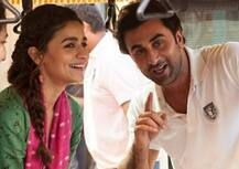 मुंबई में गर्लफ्रेंड आलिया संग ई-रिक्शा में सफर करते दिखे रणबीर कपूर, एक दूसरे में खोए तस्वीरें वायरल, सड़क पर देखते रह गए लोग