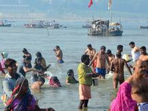 प्रयागराज में आस्था और श्रद्धा के साथ मनाया जा रहा है माघी पूर्णिमा का पर्व, उमड़ी श्रद्धालुओं की भीड़