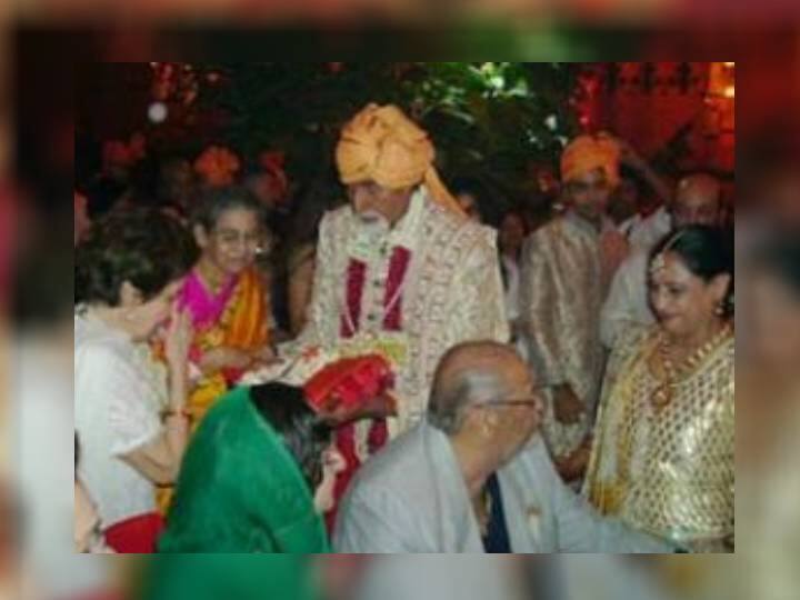 बता दें कि अभिषेक बच्चन और ऐश्वर्या राय ने 20 अप्रैल 2007 को शादी की थी. इस शादी में पूरा बॉलीवुड इकट्ठा हुआ था. 