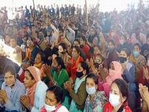देहरादून: बड़ी संख्या में धरने पर बैठे उपनल कर्मचारी, स्वास्थ्य सेवाएं हो रही हैं प्रभावित