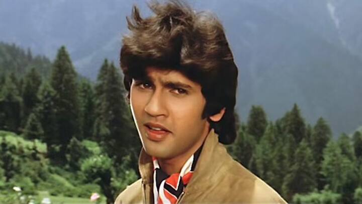 कुमार गौरव - अपनी पहली ही फिल्म ‘लव स्टोरी’ से सफलता के झंडे गाढ़ने वाले कुमार गौरव को लोग ‘वन फिल्म वंडर’ के नाम से जानने लगे थे. अपने समय के सुपर स्टार राजेंद्र कुमार के बेटे कुमार गौरव की पहली फिल्म सुपरहिट थी लेकिन इसके बाद उनकी कोई भी फिल्म बॉक्स ऑफिस पर टिक नहीं पाई और जिसके चलते कुछ ही समय में कुमार गौरव इंडस्ट्री से बाहर हो गए थे.
