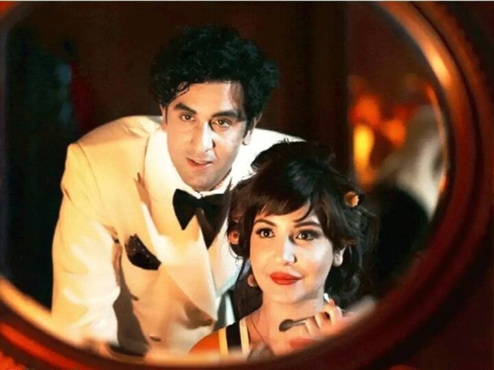 बॉम्बे वेलवेट - फिल्म की खासियत ये थी कि इसे 60 के दशक का लुक देना था. लिहाज़ा ऐसा करने के लिए पैसा तो खर्च होना ही था. लिहाज़ा इस फिल्म का सेट तैयार करने के लिए बड़ी रकम खर्च हुई. हालांकि ये बात और थी कि फिल्म बड़ी फ्लॉप साबित हुई.