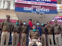 गोरखपुर पुलिस ने शातिर बदमाशों को किया गिरफ्तार, तमंचा और चाकू बरामद