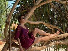 नुसरत भरूचा की लेटेस्ट तस्वीरों ने मचाया इंटरनेट पर हंगामा, बीच पर आराम फरमाती आई नजर