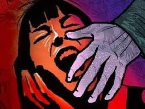 बिहार: मोतिहारी में शौच के लिए गई नाबालिग के साथ गैंगरेप, पुलिस ने तीन दरिंदों को किया गिरफ्तार बिहार: मोतिहारी में शौच के लिए गई नाबालिग के साथ गैंगरेप, पुलिस ने तीन दरिंदों को किया गिरफ्तार