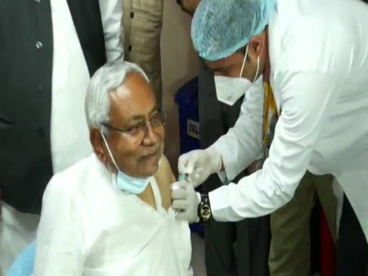 Bihar Corona Vaccination CM Nitish Kumar Take COVID-19 Vaccine ann Nitish Kumar Corona Vaccine: बिहार के मुख्यमंत्री नीतीश कुमार ने लगवाई कोरोना वैक्सीन, आज है 70वां जन्मदिन