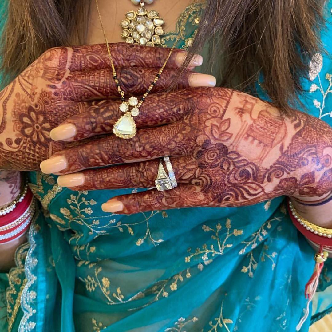 पिया से है प्यार पाना, तो इस करवा चौथ लगाएं 10 Latest Mehndi Design