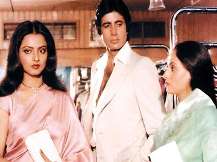 Jaya Bachchan के साथ एक ही बिल्डिंग में रहने के बाद भी क्यों Rekha नहीं पहुंची उनकी शादी में ? This is the reason behind why Rekha did not attend Jaya and Amitabh Bachchan Jaya Bachchan के साथ एक ही बिल्डिंग में रहने के बाद भी क्यों Rekha नहीं पहुंची उनकी शादी में ?