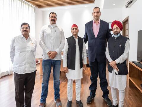 समाजवादी पार्टी के राष्ट्रीय अध्यक्ष अखिलेश यादव से मिले 'द ग्रेट खली', देखें तस्वीर समाजवादी पार्टी के राष्ट्रीय अध्यक्ष अखिलेश यादव से मिले 'द ग्रेट खली', देखें तस्वीर
