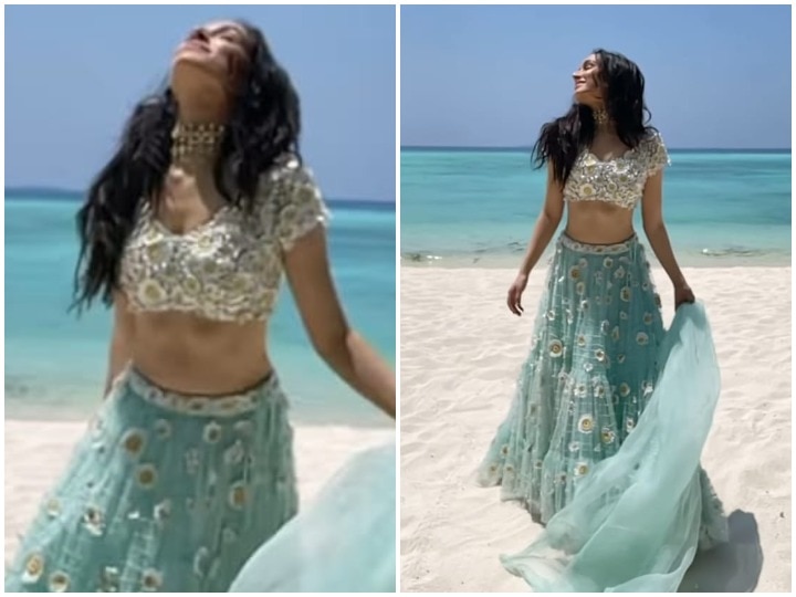 Shraddha Kapoor was seen wearing a lehenga instead of a bikini in Maldives, know what is the reason behind this मालदीव में समंदर किनारे सफेद रेत पर लहंगा पहन झूमती दिखीं Shraddha Kapoor, जानें क्या है कारण