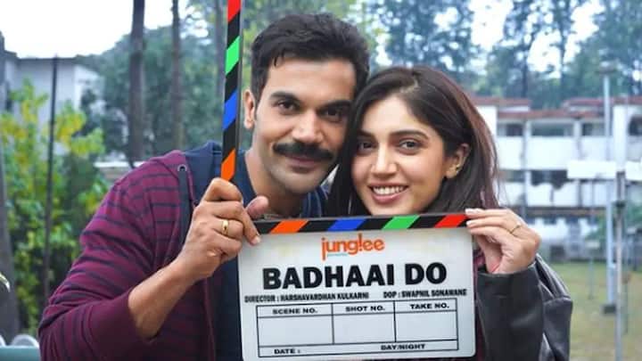 बधाई दो : बधाई हो की सफलता के बाद फिल्म के मेकर्स इसका रीमेक ‘बधाई दो’ भी लेकर आ रहे हैं.  फिल्म के सीक्वल में राजकुमार राव और भूमि पेडनेकर मुख्य भूमिका में नज़र आने वाले हैं. ख़बरों की मानें तो बधाई दो में राजकुमार राव पुलिस वाले के किरदार में नज़र आएंगे, वहीं भूमि पेडनेकर एक पीटी टीचर के रोल में हैं. 