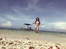 बिकिनी में खूब कहर ढाती हैं छोटे पर्दे की छोटी बहू Rubina Dilaik, देखकर नहीं कर पाएंगे यकीन