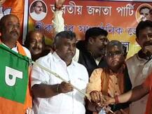 Bengal Elections: ममता के विधायक ने पहले छोड़ी TMC, फिर वापस आए-फिर गए, अब थामा BJP का हाथ