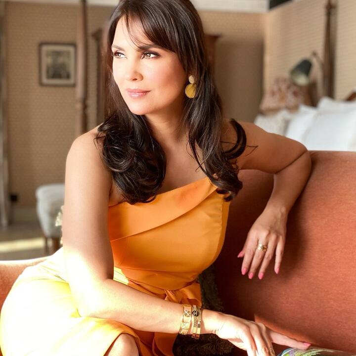 एक्ट्रेस लारा दत्ता ने फिल्मों में एक्टिंग छोड़ खुद का प्रोडक्शन हाउस 'भीगी बसंती एंटरटेनमेंट' खोल लिया है. इसके अलावा, लारा दत्ता की खुद की डिजाइनर साड़ी लाइन, चब्रा 555 भी है.