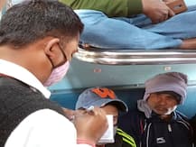 आला हजरत और हिमगिरि एक्सप्रेस में बिना टिकट यात्रा करते पकड़े गए 50 पुलिसवाले, वसूला गया जुर्माना