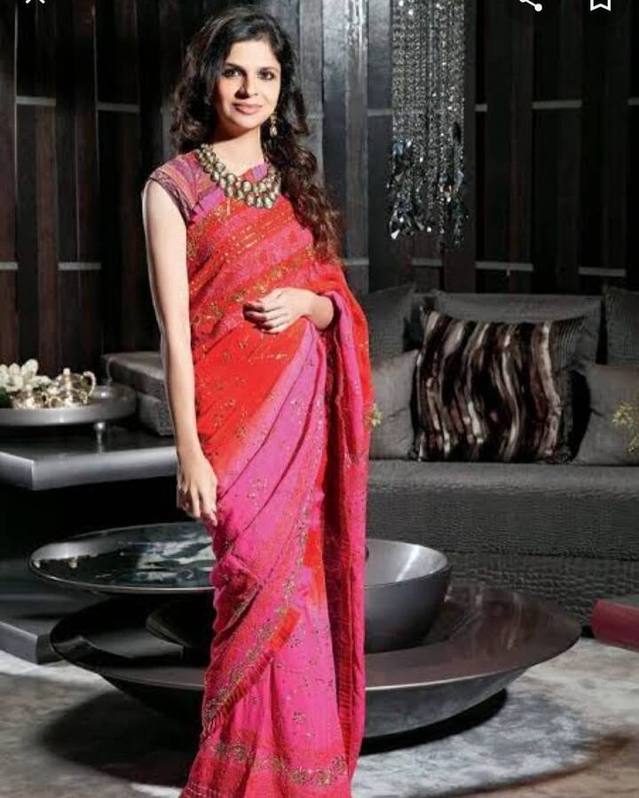 लेकिन आप जानकर हैरान हो जाएंगे कि लाइमलाइट से दूर रहकर सबा कितनी महत्वपूर्ण ज़िम्मेदारियों को अंजाम दे रही हैं. सबसे बड़ी जिम्मेदारी है पटौदी परिवार की विरासत का रख-रखाव और हिसाब किताब. (Photo Credit - instagram)