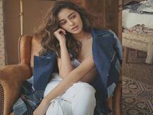 Ananya Pandey ने शेयर की Gorgeous फोटो, फ्लॉन्ट करती दिखाई दीं अपनी ड्रेस
