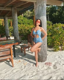 ऑरेंज बिकिनी में दिखीं Sara Ali Khan, हॉटनेस देखकर फैंस हुए क्रेजी, तस्वीरें वायरल