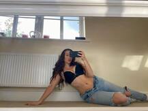 वरुण धवन की को-स्टार रही ग्रेस रोड्स की तस्वीरें वायरल, बिकिनी में दिखा ग्लैमरस अवतार